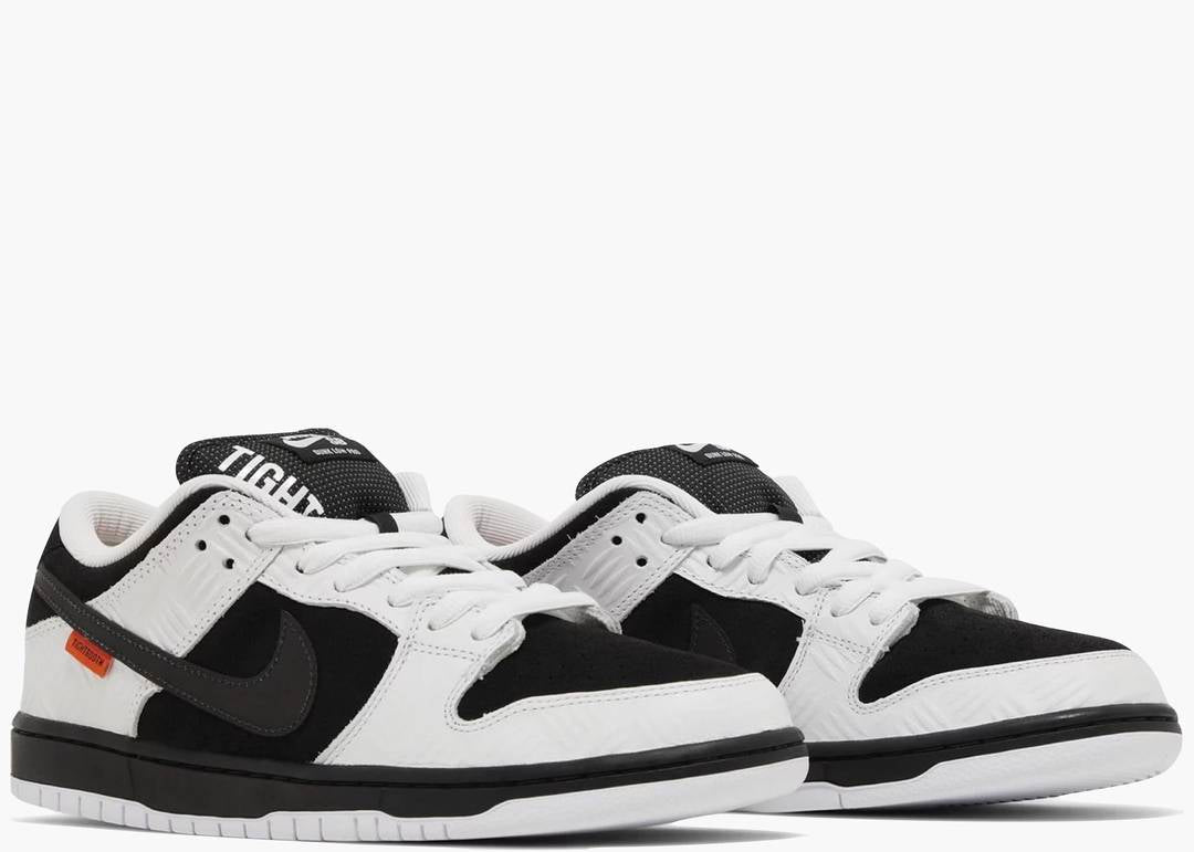 Nike SB Dunk Low
TIGHTBOOTH